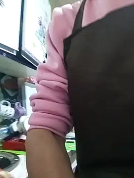 SweetLeila40 online show from April 2, 2026, 5:10 pm