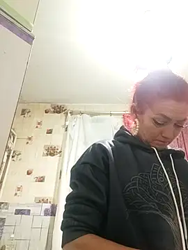 SweetLeila40 online show from May 18, 2026, 7:52 pm