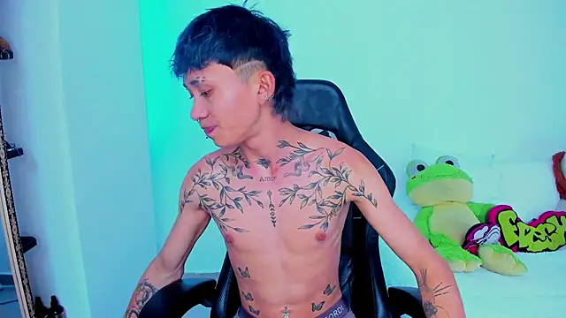 juniior 2311  online show from October 25, 2025, 6:02 pm