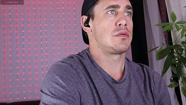 DamienSliick online show from October 16, 2025, 3:40 am