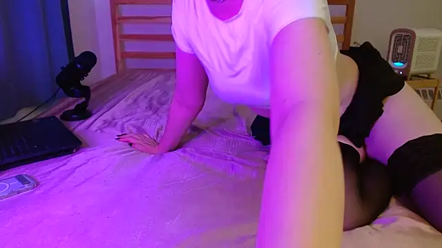 Snapshot of gothgirleden chatting on July 16, 2026, 5:19 pm gothgirleden online show from July 16, 2026, 5:19 pm