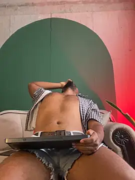 noah jones   online show from April 16, 2026, 5:03 pm