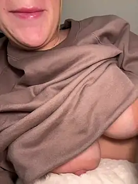 Snapshot of lilylush24 chatting on December 31, 2024, 1:08 pm lilylush24 online show from December 31, 2024, 1:08 pm