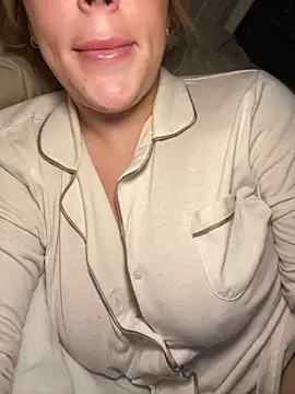 Snapshot of lilylush24 chatting on January 15, 2025, 10:35 pm lilylush24 online show from January 15, 2025, 10:35 pm