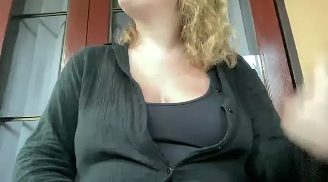 Snapshot of lilylush24 chatting on February 5, 2025, 12:31 am lilylush24 online show from February 5, 2025, 12:31 am