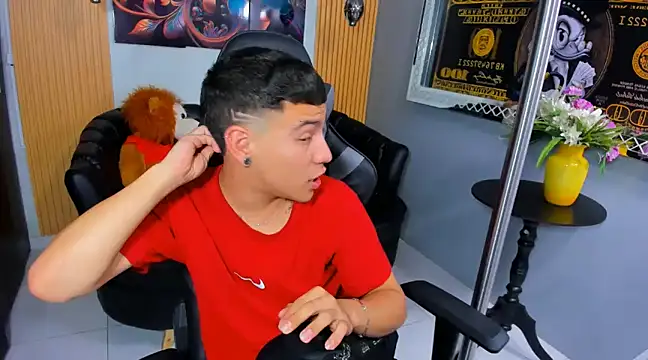 salvadorgomezx online show from December 17, 2024, 10:54 pm