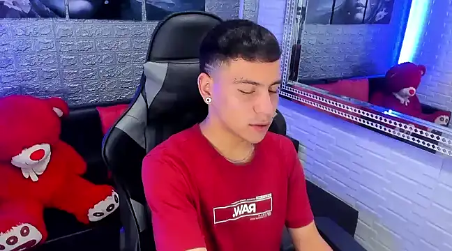 salvadorgomezx online show from December 20, 2024, 9:39 pm