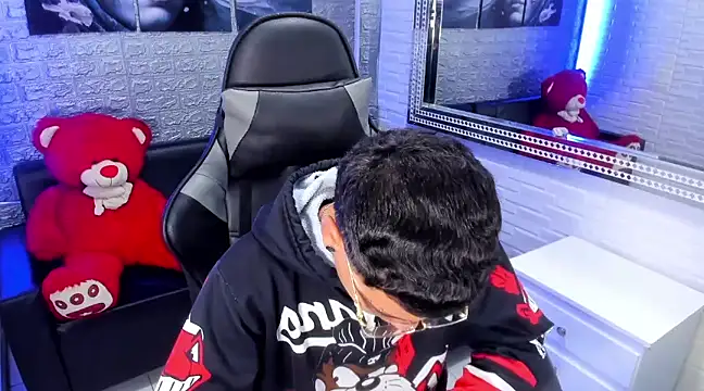 salvadorgomezx online show from February 5, 2025, 8:54 am