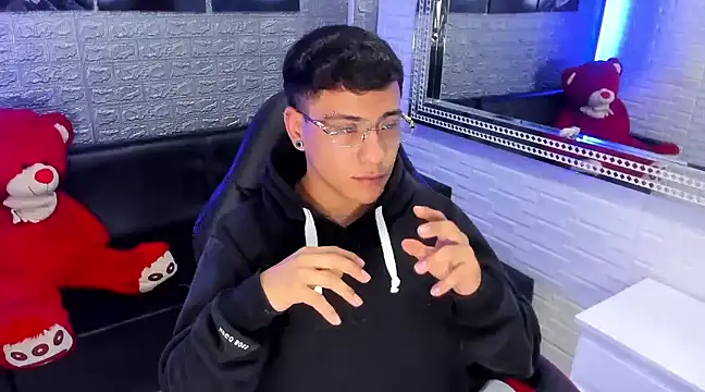 salvadorgomezx online show from February 12, 2025, 8:06 am