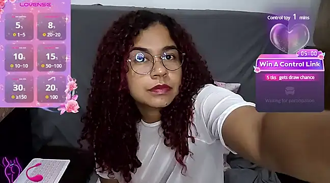 VitoriaFernandes online show from January 17, 2025, 12:20 am