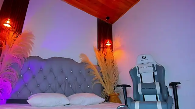 Snapshot of Tahiraa_ chatting on July 3, 2026, 1:28 pm Tahiraa online show from July 3, 2026, 1:28 pm