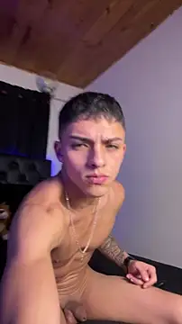 James1lee  online show from October 31, 2025, 4:46 am