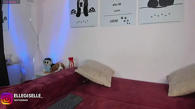 ElleGisellee online show from February 8, 2026, 1:20 am