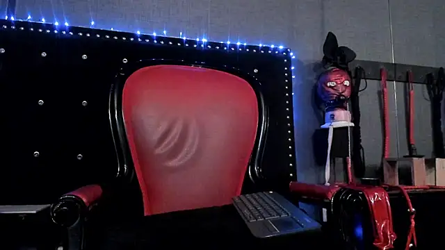 Snapshot of LusstCruella chatting on January 7, 2025, 7:06 pm LusstCruella online show from January 7, 2025, 7:06 pm