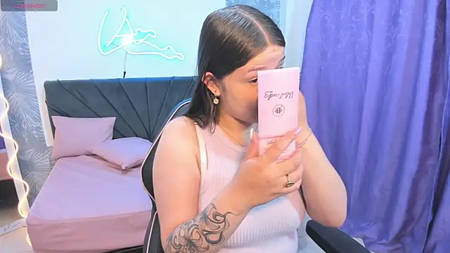 Snapshot of Krysstal_tay chatting on April 14, 2026, 12:11 pm Krysstal tay online show from April 14, 2026, 12:11 pm