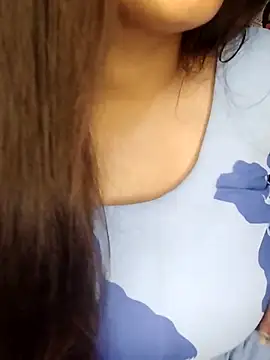 Sreya213 online show from April 16, 2026, 2:40 pm