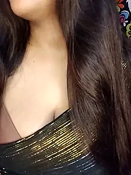 Sreya213 online show from April 21, 2026, 5:28 pm