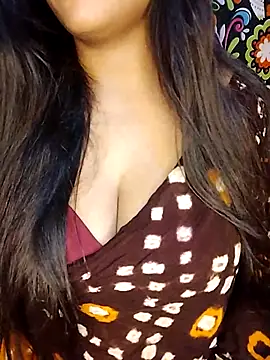 Sreya213 online show from April 25, 2026, 6:16 pm