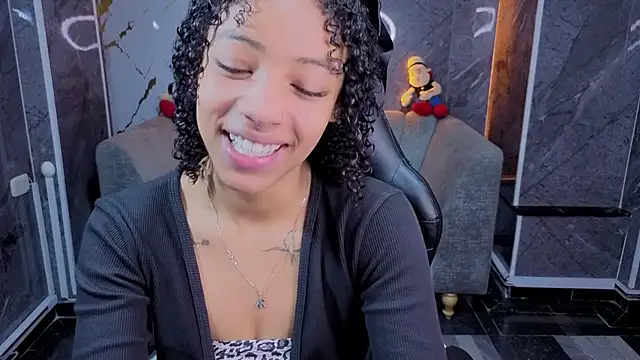 Snapshot of Violeth_b chatting on May 7, 2026, 12:54 pm Violeth b online show from May 7, 2026, 12:54 pm