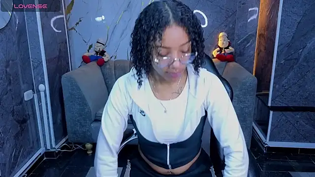 Snapshot of Violeth_b chatting on May 27, 2026, 12:57 pm Violeth b online show from May 27, 2026, 12:57 pm