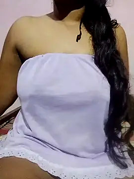 Snapshot of Diwya69 chatting on July 7, 2026, 8:35 pm Diwya69 online show from July 7, 2026, 8:35 pm