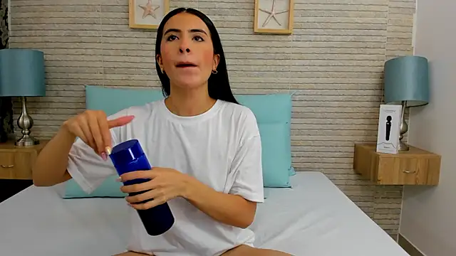 IssabellaLopez online show from December 13, 2024, 8:15 pm