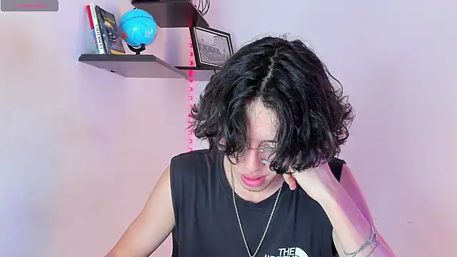 Snapshot of manu_vera chatting on October 2, 2025, 8:05 pm manu vera online show from October 2, 2025, 8:05 pm