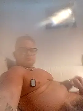 Snapshot of swingr chatting on December 6, 2024, 12:23 am swingr online show from December 6, 2024, 12:23 am