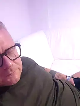 Snapshot of swingr chatting on January 5, 2025, 4:47 am swingr online show from January 5, 2025, 4:47 am