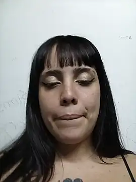Snapshot of lucylovles chatting on July 23, 2026, 9:35 pm lucylovles online show from July 23, 2026, 9:35 pm