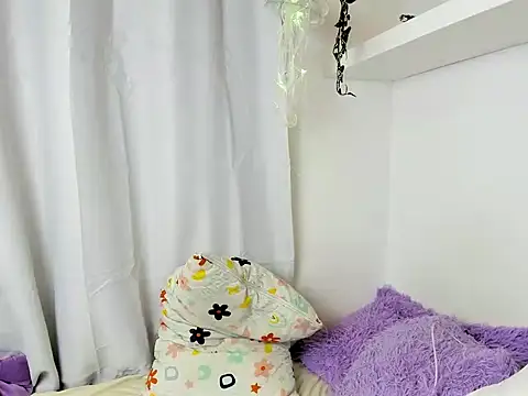 santy-kitty online show from December 23, 2024, 4:55 am