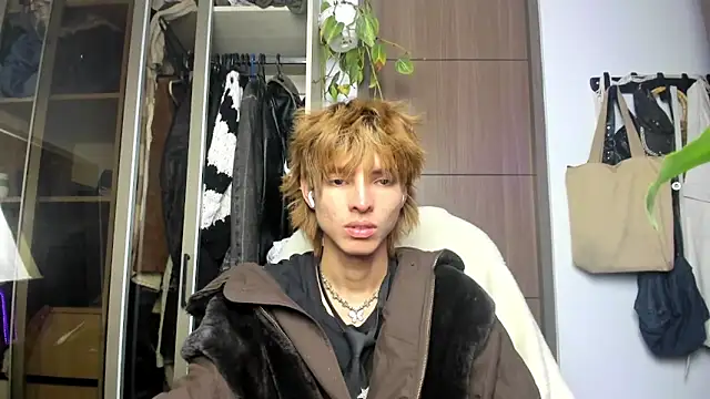 santy-kitty online show from February 22, 2025, 6:28 am