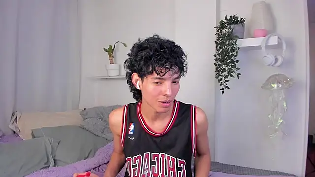 santy-kitty online show from February 3, 2026, 2:53 am