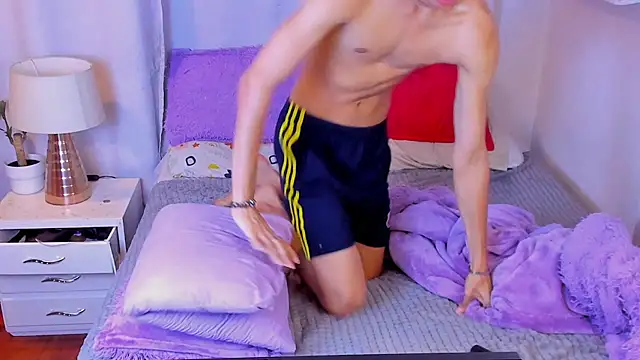 santy-kitty online show from April 22, 2026, 1:52 am