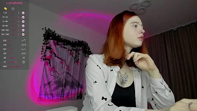 ScarletRos3 online show from January 9, 2025, 1:24 pm