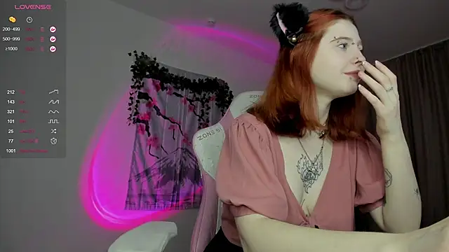 ScarletRos3 online show from January 10, 2025, 1:52 pm