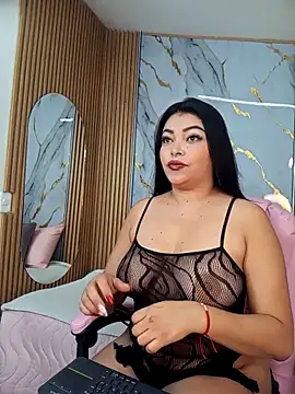 EmaBakker online show from October 11, 2025, 1:20 pm