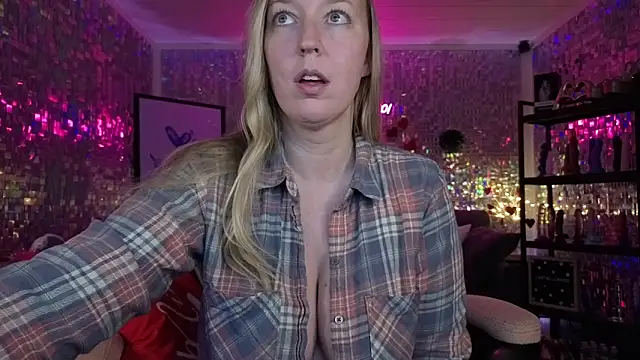 lucyallen4201 online show from February 7, 2026, 3:54 am