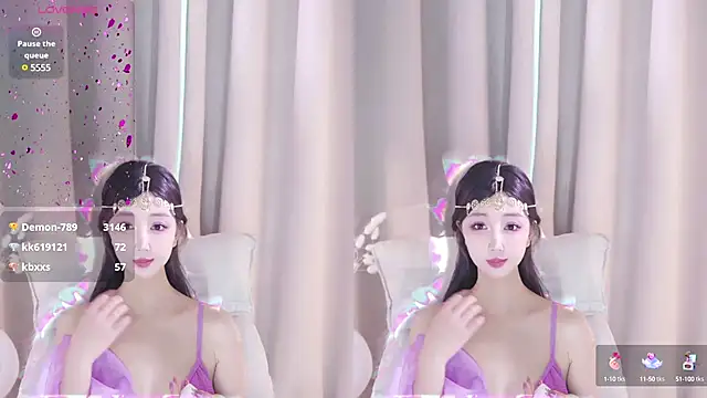 Snapshot of UUKiss_ chatting on January 8, 2025, 4:44 am UUKiss online show from January 8, 2025, 4:44 am