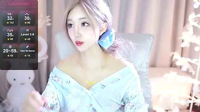 Snapshot of UUKiss_ chatting on February 7, 2025, 3:19 pm UUKiss online show from February 7, 2025, 3:19 pm