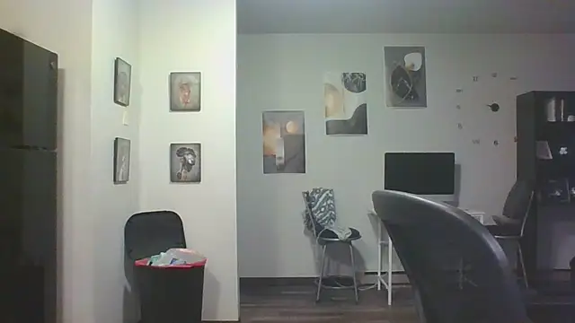 Snapshot of Stayinalive1992 chatting on October 14, 2025, 2:12 am Stayinalive1992 online show from October 14, 2025, 2:12 am