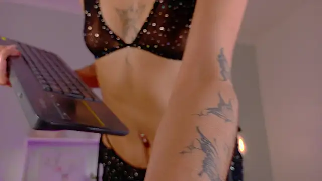 ParisFox  online show from December 19, 2025, 1:07 pm