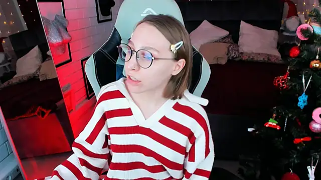 AphexQueen online show from December 17, 2024, 4:21 pm