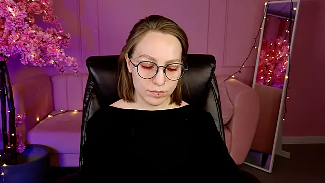 AphexQueen online show from March 7, 2025, 4:22 pm