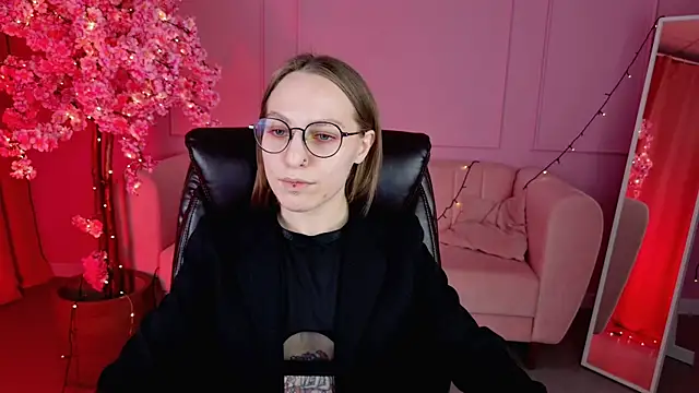 AphexQueen online show from March 14, 2025, 4:19 pm