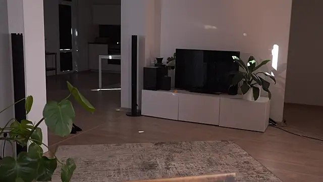 EsmaCrumbley online show from March 18, 2026, 4:26 am