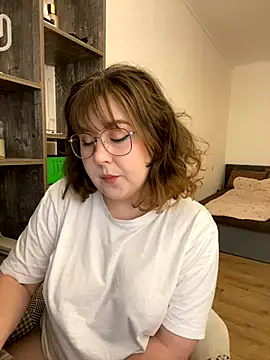 Snapshot of cinnabon_ chatting on December 6, 2024, 12:27 pm cinnabon online show from December 6, 2024, 12:27 pm