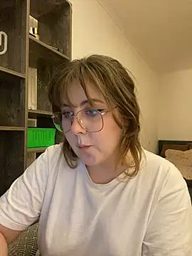 Snapshot of cinnabon_ chatting on December 6, 2024, 7:01 pm cinnabon online show from December 6, 2024, 7:01 pm