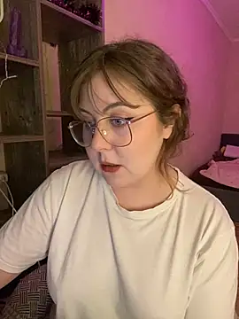 Snapshot of cinnabon_ chatting on January 18, 2025, 7:15 pm cinnabon online show from January 18, 2025, 7:15 pm