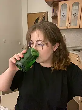 Snapshot of cinnabon_ chatting on January 20, 2025, 4:34 pm cinnabon online show from January 20, 2025, 4:34 pm